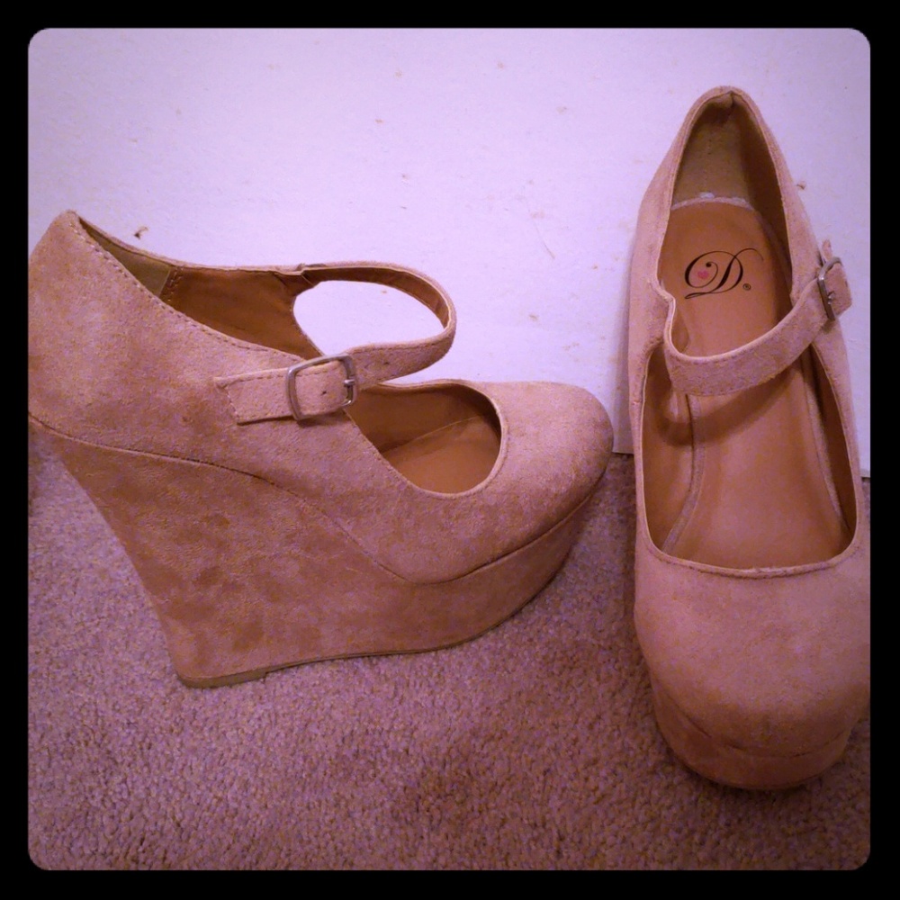 Tan Suede platform Wedges NWT